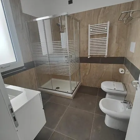 Hotel Eboli מלון