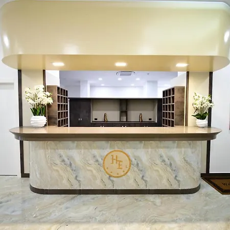 Hotel Eboli מלון 4*
