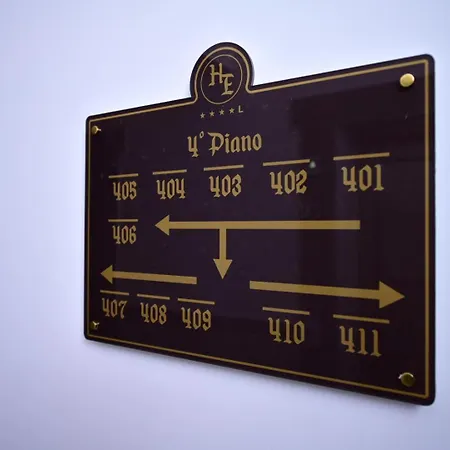 Hotel Eboli מלון 4*