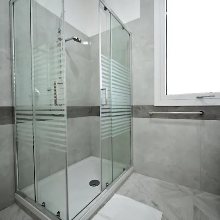 Hotel Eboli אבולי