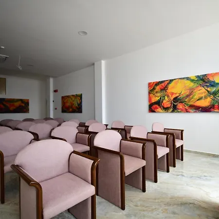 Hotel Eboli 4* אבולי